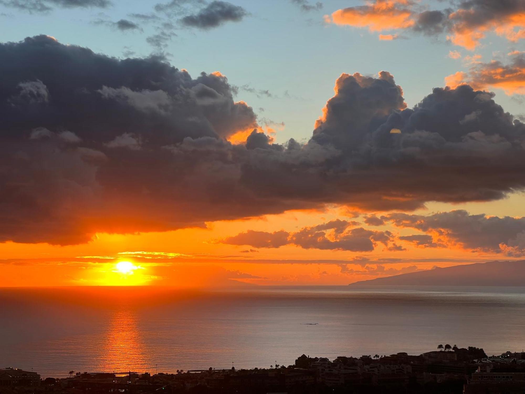 Sunset View Apartment *